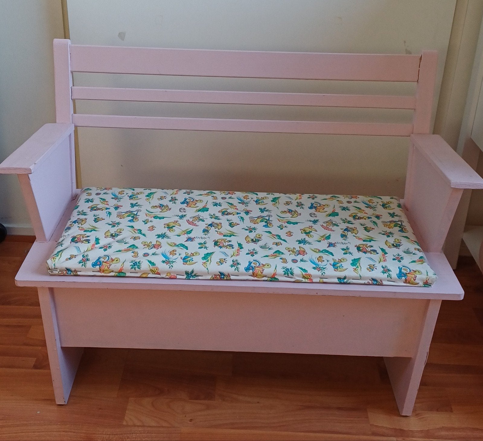 Roze retro kinderbankje met opbergruimte, Ophalen, Gebruikt, Overige typen