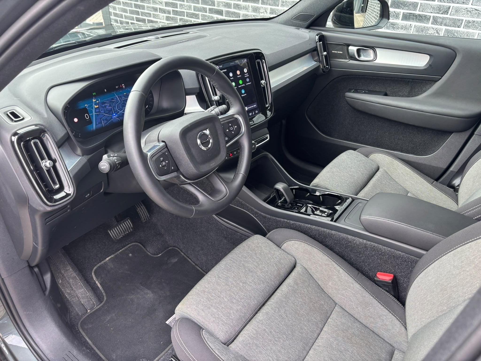 Volvo XC40 2.0 B4 Plus Dark | Trekhaak | Harman Kardon Audio, Auto's, Gebruikt, Euro 6, 4 cilinders, Origineel Nederlands