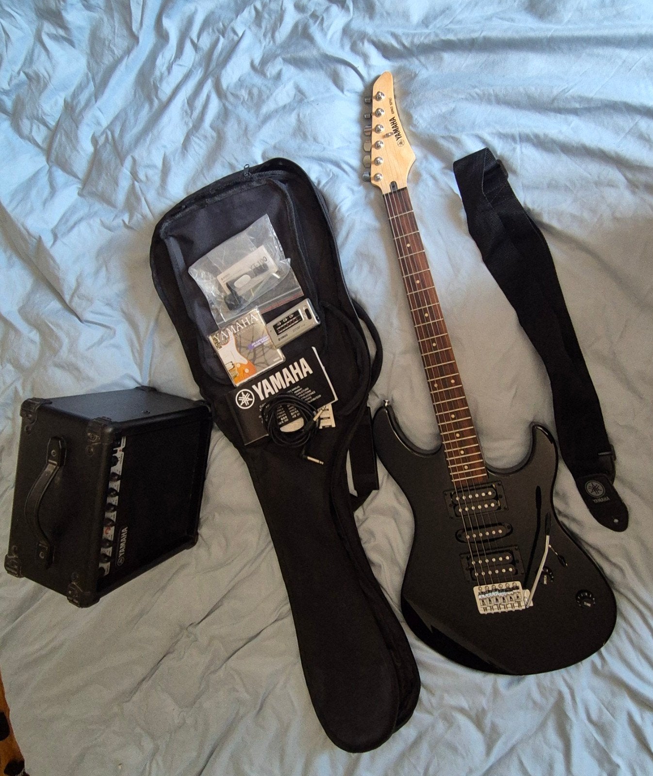 Yamaha ERG 121C elektrische gitaar met versterker, Muziek en Instrumenten, Snaarinstrumenten | Gitaren | Elektrisch, Met versterker