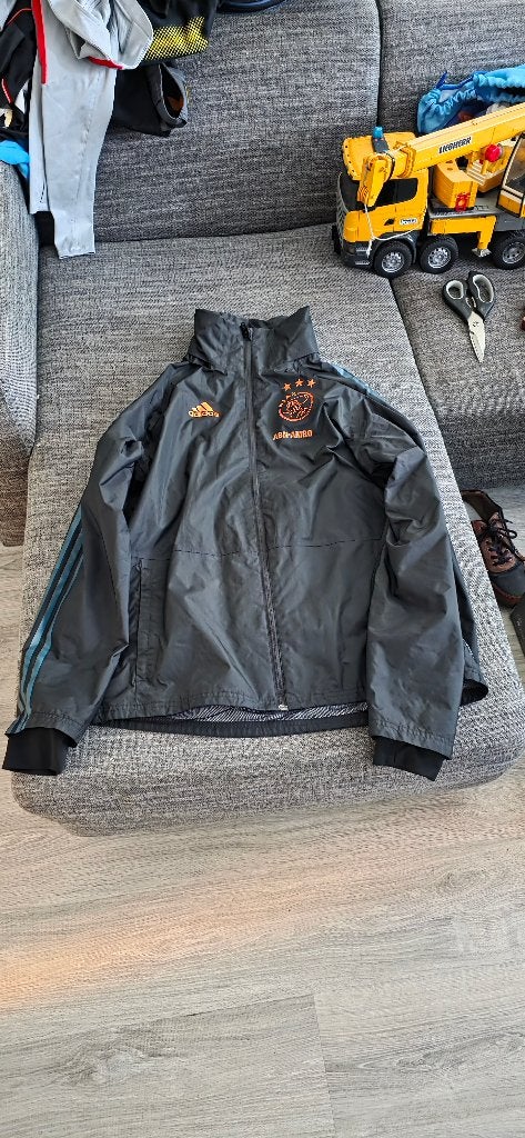 ajax voetbal jas zwart met groene strepen logo oranje, Maat L, Ophalen of Verzenden, Gebruikt, Overige typen