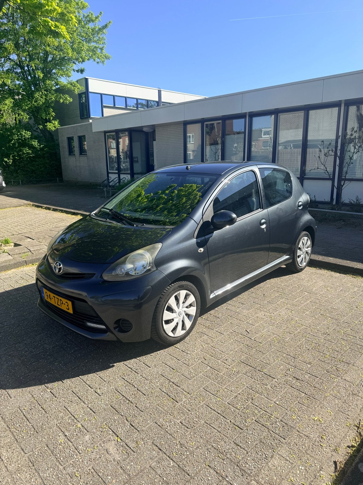 Toyota Aygo 1.0 12V Vvt-i 5DRS 2012 Grijs -, Voorwielaandrijving, 4 stoelen, Origineel Nederlands, Handgeschakeld