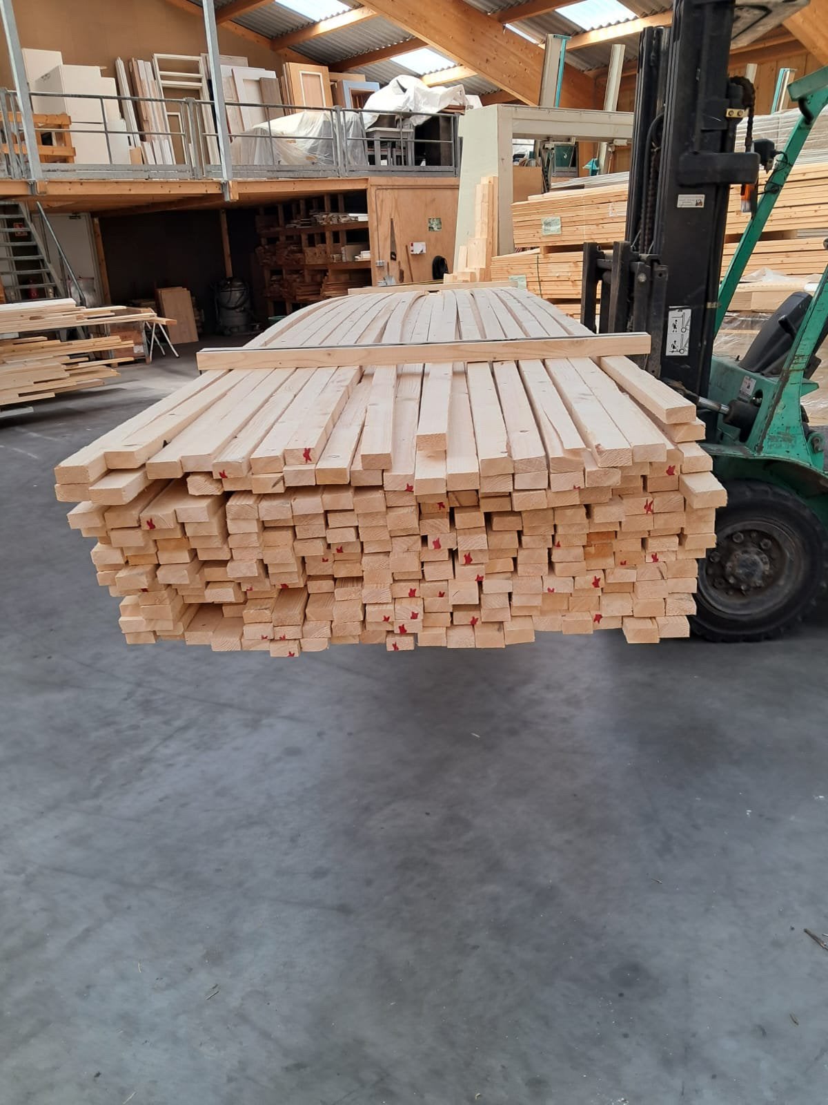 Partij panlatten 2,2×4,4, Ophalen, Zo goed als nieuw, 250 cm of meer, Planken