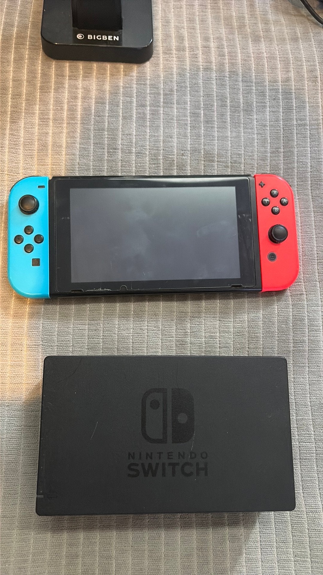 Nintendo switch + Games + oplaadstation, Ophalen of Verzenden, Zo goed als nieuw, Met 2 controllers, Switch Original
