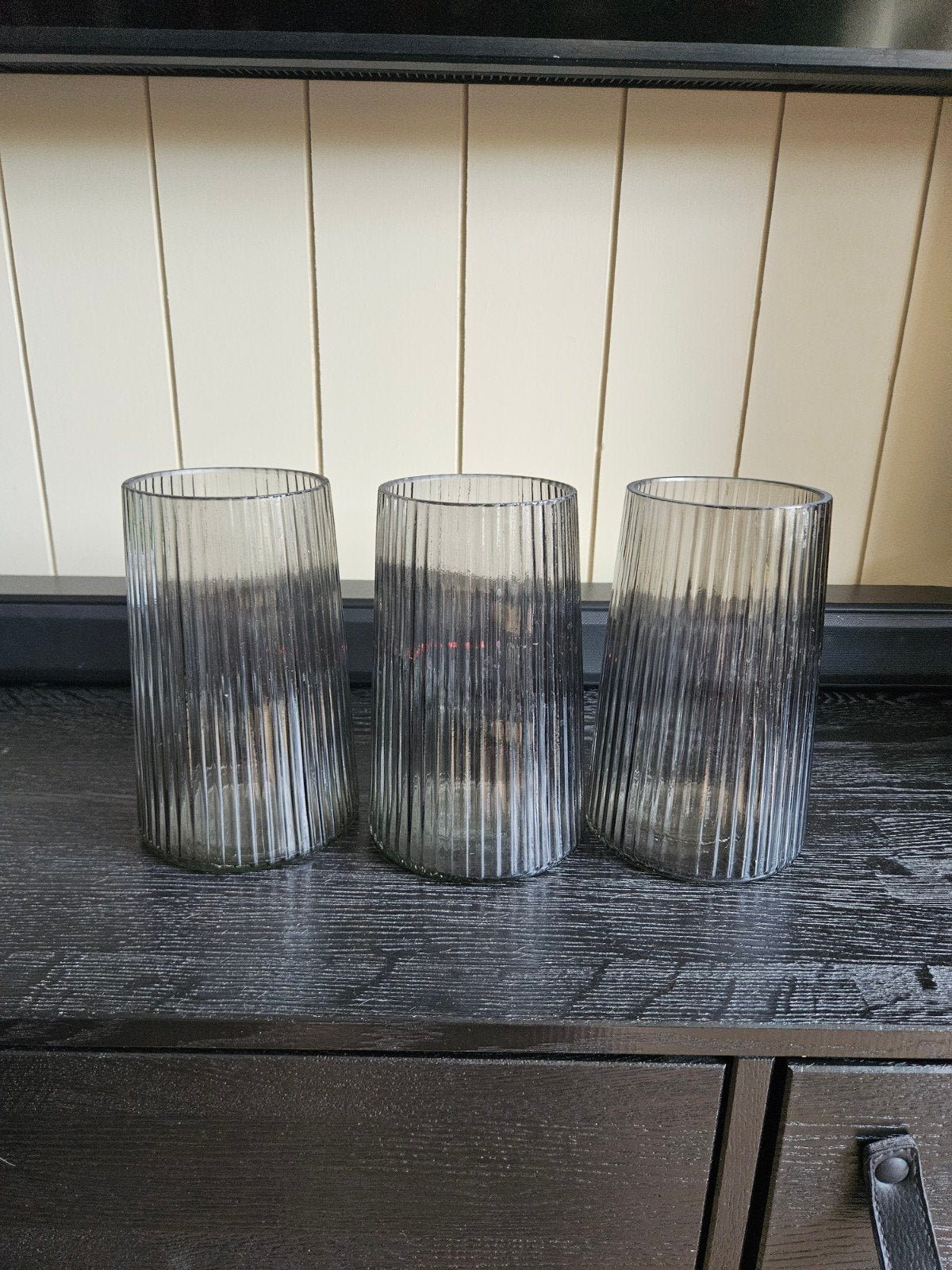 Set van 3 JYSK Roy vazen, geribbeld glas, rookgrijs, Met patroon/structuur, Ophalen of Verzenden, Grijs, Glas