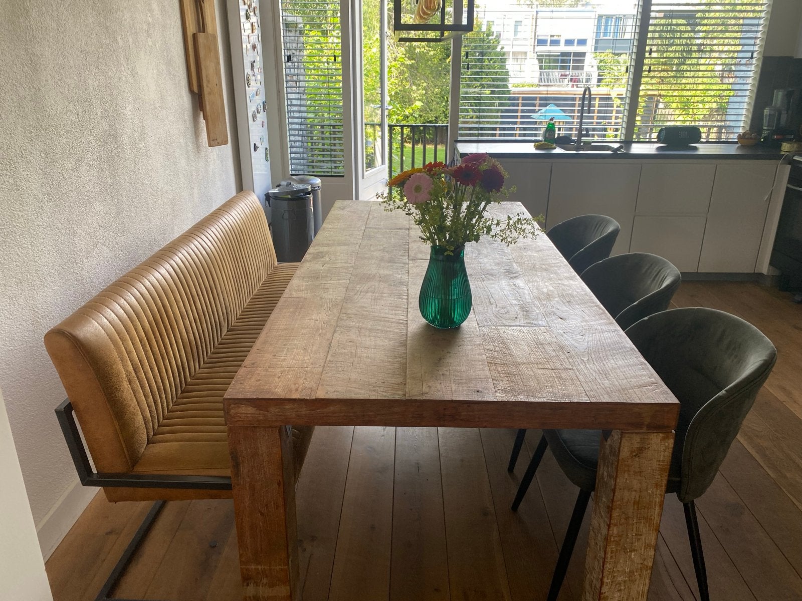 Robuuste houten eettafel met bank en stoelen, Ophalen, Gebruikt, 200 cm of meer, 50 tot 100 cm