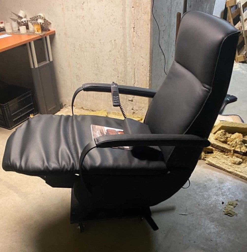 Schitterende Meubelzorg "Lugano" Sta Op Stoel Z.G.A.N., Ophalen, Minder dan 75 cm, Luxe en tijdloos, Zo goed als nieuw