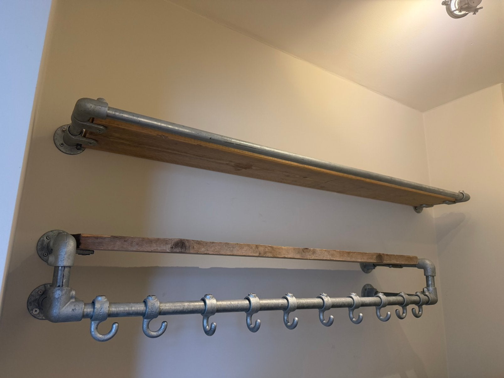 Industriële kapstok en hoedenplank van steigerbuizen, Huis en Inrichting, Zo goed als nieuw, Minder dan 100 cm, Hout, Ophalen