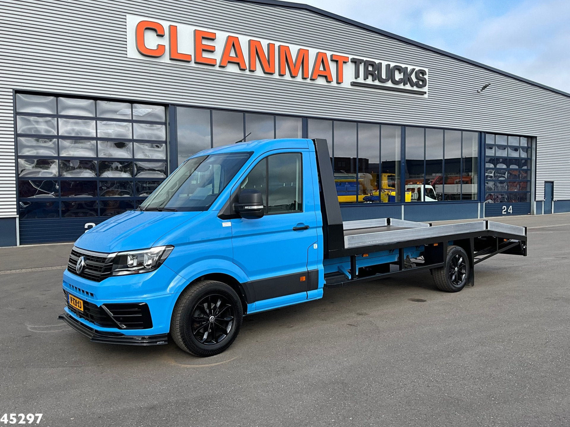 Volkswagen Crafter 35 2.0 TDI met Nieuwe Oprijcarrosserie, Voorwielaandrijving, Gebruikt, Euro 6, 4 cilinders