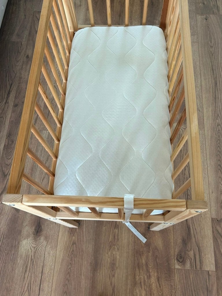 Houten Wiegje Elian 40x80 + Zzzoo beer wiegmatras, Ophalen, Zo goed als nieuw, Ledikant