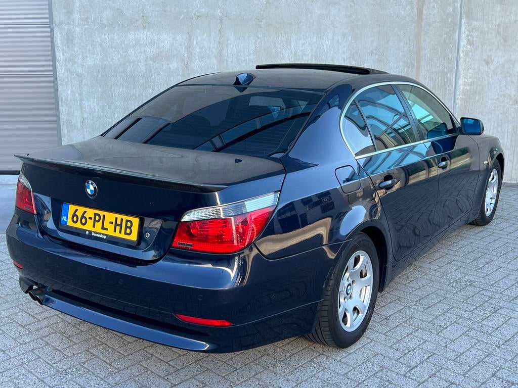 Luxe BMW 5-Serie 520i E60 Sedan 170PK Benzine/SchuifDak/Navi, Auto's, 2171 cc, Achterwielaandrijving, Zwart, Blauw