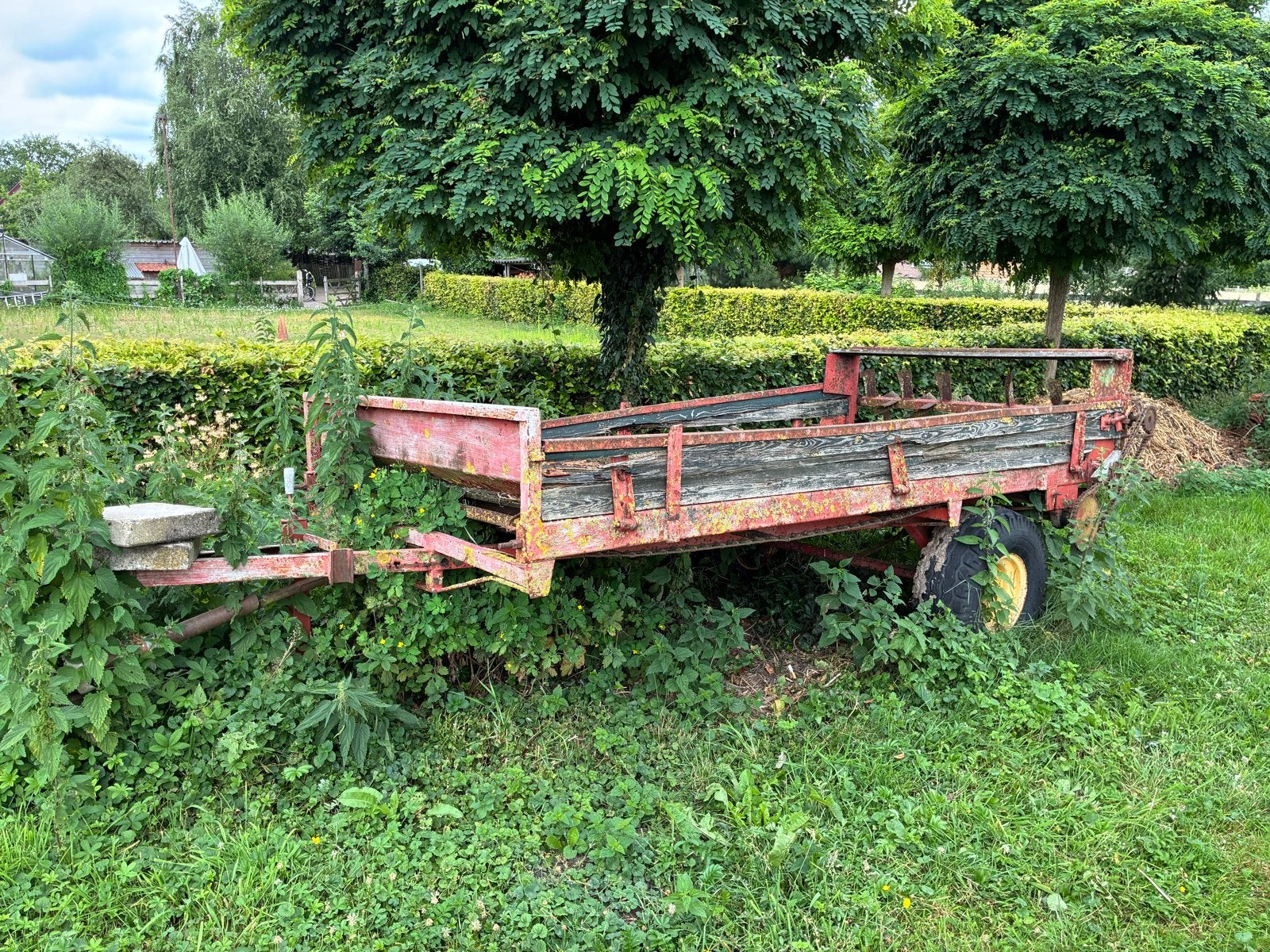 Oude Mestverspreider - Opknapper of Onderdelen, Ophalen, Veehouderij, Gewasbescherming en Bemesting