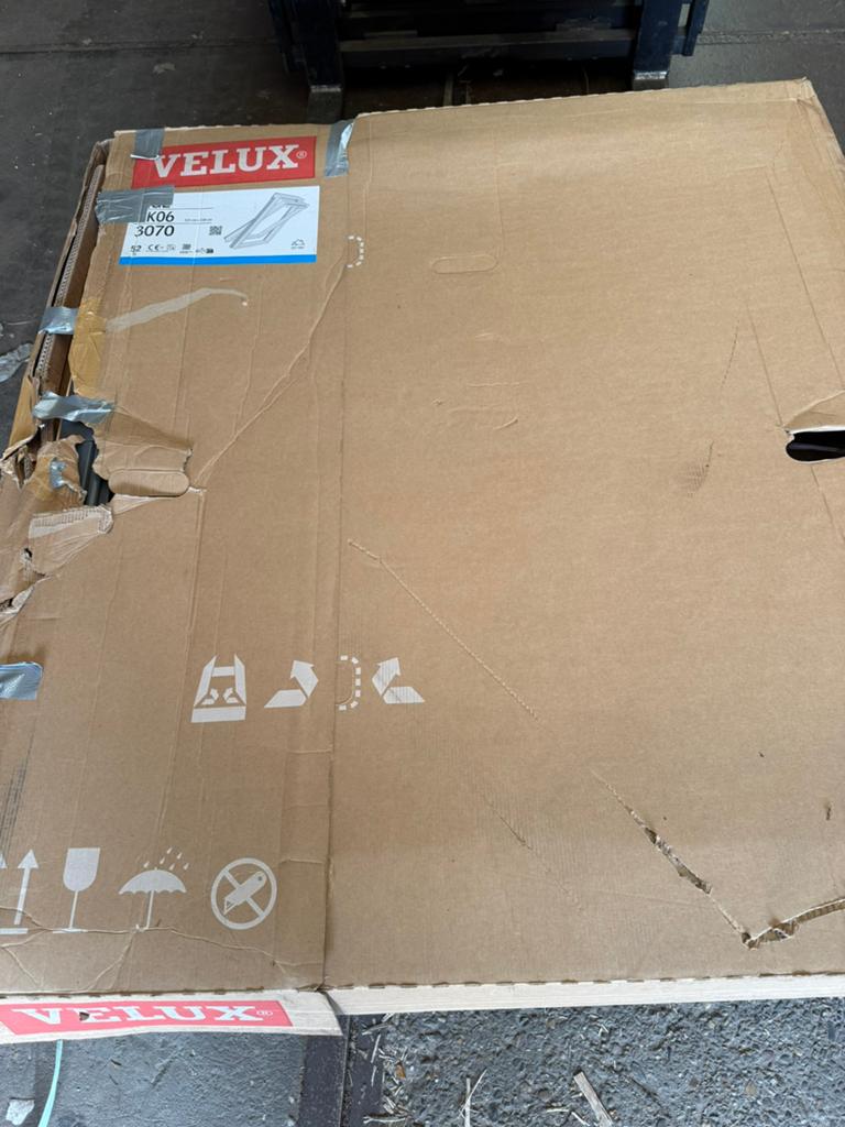 Beschadigde Velux GGL SK07 3070, Doe-het-zelf en Verbouw, Glas en Ramen, Ophalen of Verzenden, 80 tot 120 cm, Dakraam