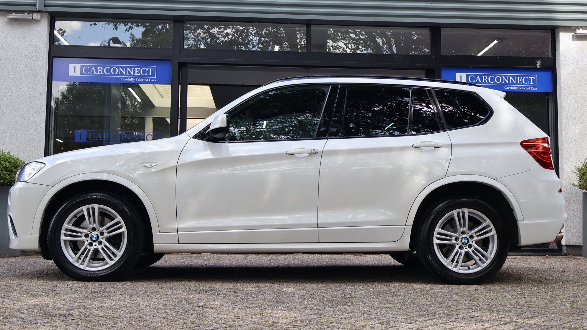 BMW X3 XDrive20i High Executive M-sport|Leder|Camera|PDC|Nav, Auto's, Dealer onderhouden, Gebruikt, Zwart, 4 cilinders