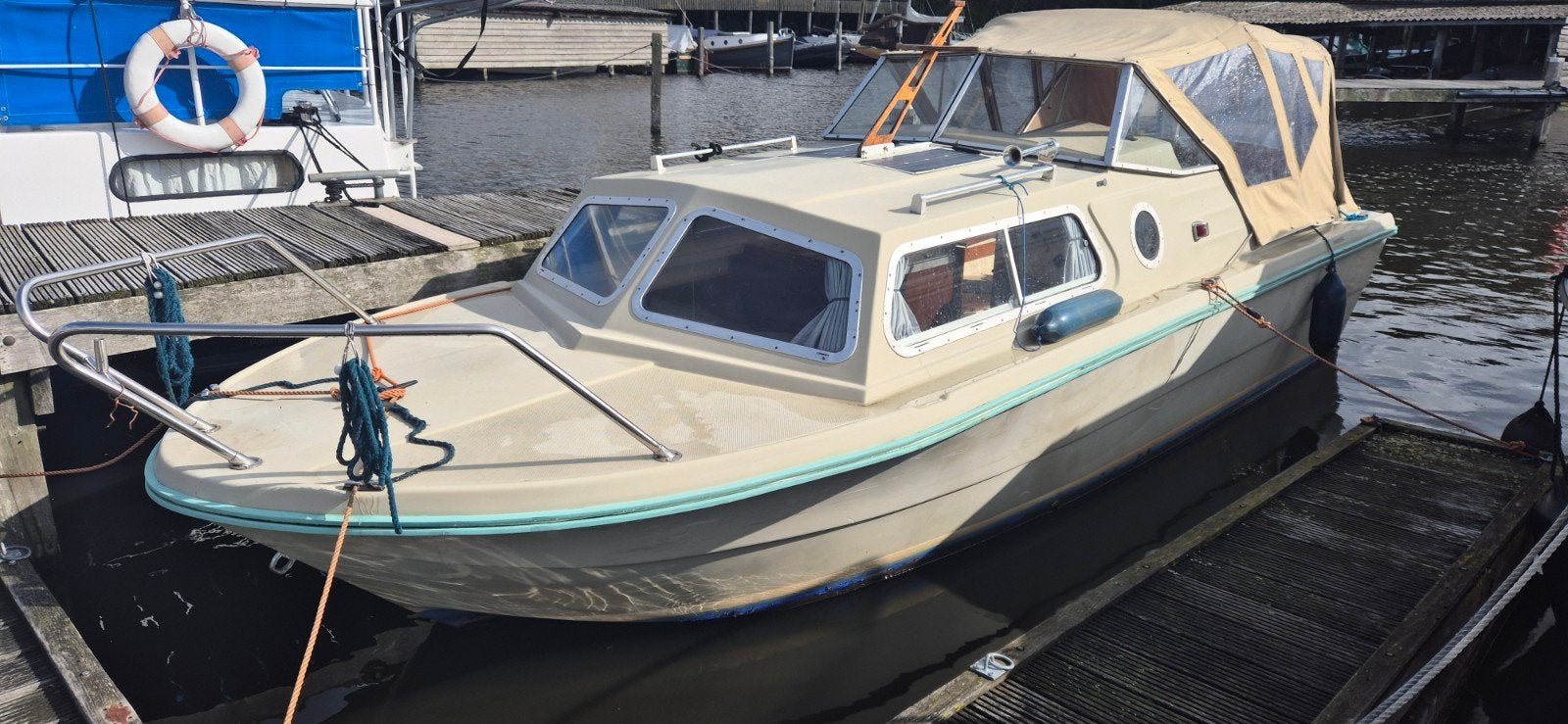 Inter 630 Kajuitboot met buitenboordmotor en zonnepanelen, Benzine, Overige merken, Gebruikt, Kajuitboot