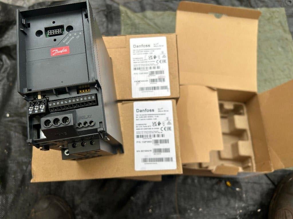 4x Danfoss frequentie regelaar  VLT FC51 0,75kW NIEUW, Hobby en Vrije tijd, Elektronica-componenten, Ophalen of Verzenden, Nieuw