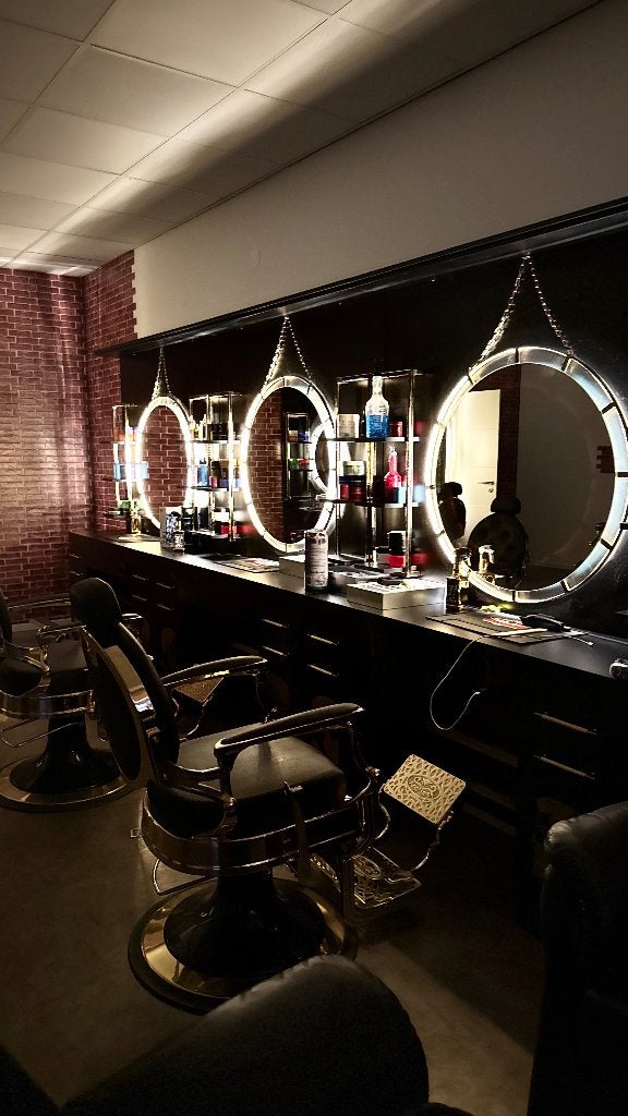 Complete Beauty Salon, Barbershop & Nagelstudio ter Overname