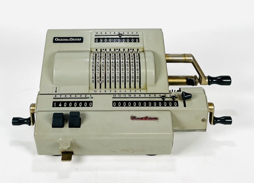 1354. Metalen comptometer Original-Odhner, model 227, Ophalen