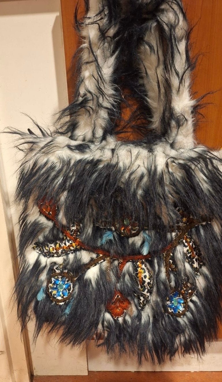 Unieke Harige Tas met Boho Details, Sieraden, Tassen en Uiterlijk, Tassen | Damestassen, Ophalen of Verzenden, Zo goed als nieuw