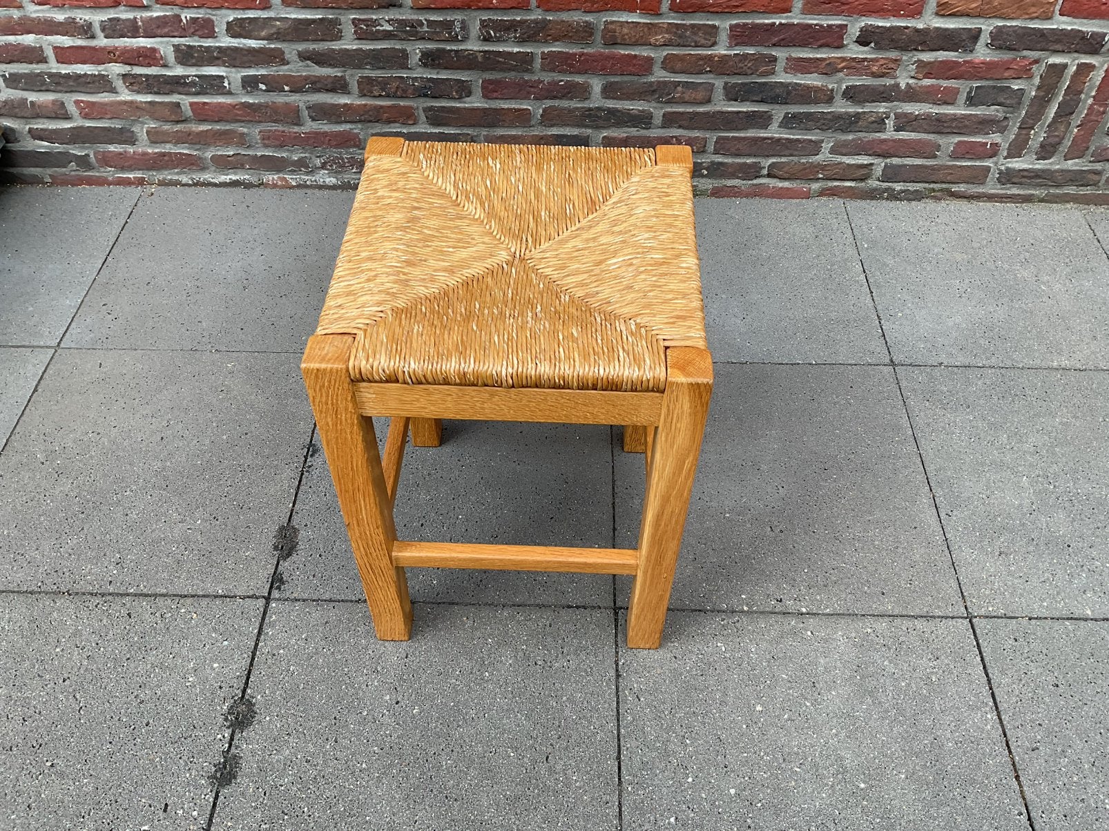 TE KOOP AANGEBODEN: EIKEN KRUK MET BIEZEN ZITTING, Ophalen, Zo goed als nieuw, Hout