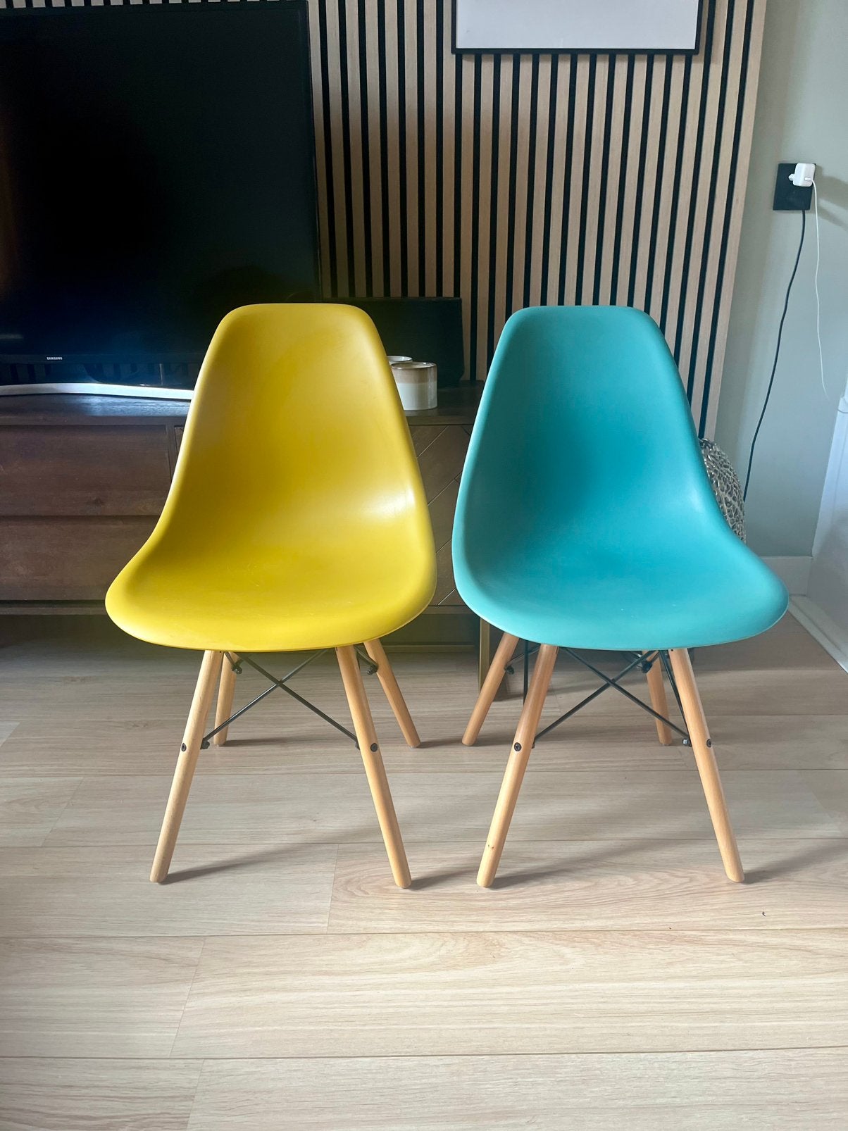2x de bekende replica Vitra Eames chair, Ophalen, Zo goed als nieuw, Overige kleuren, Twee