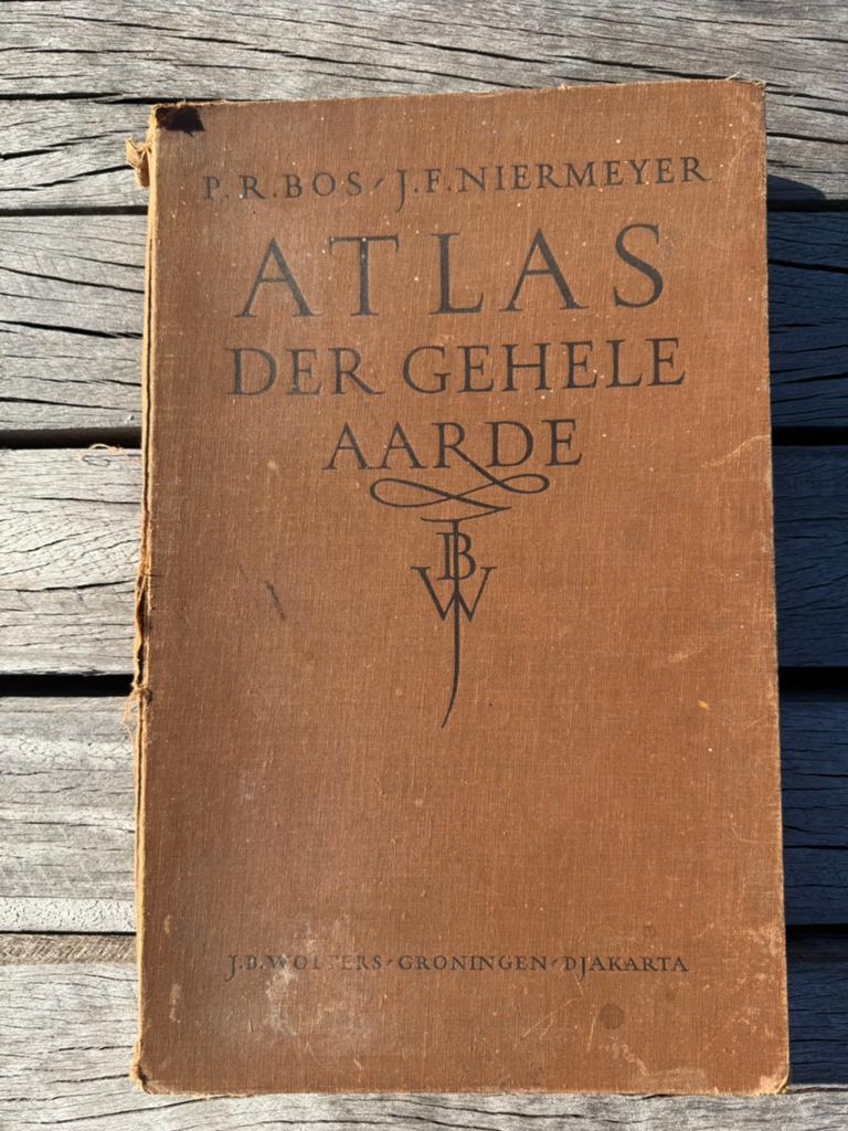 Oude atlas uit 1951 - GRATIS -, Gelezen, Overige atlassen, Ophalen of Verzenden, 1800 tot 2000