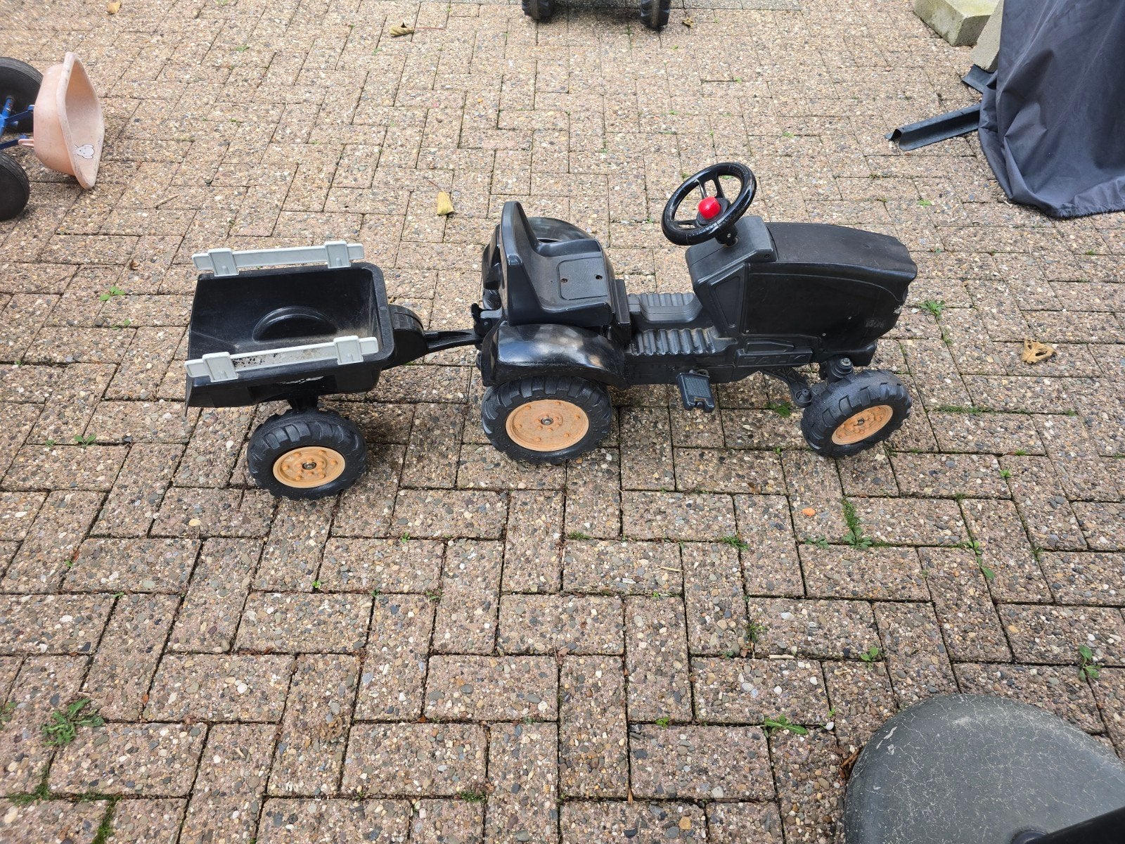 leuke zwarte tractor met aanhanger voor buiten, Kinderen en Baby's, Ophalen, Gebruikt, Trapvoertuig