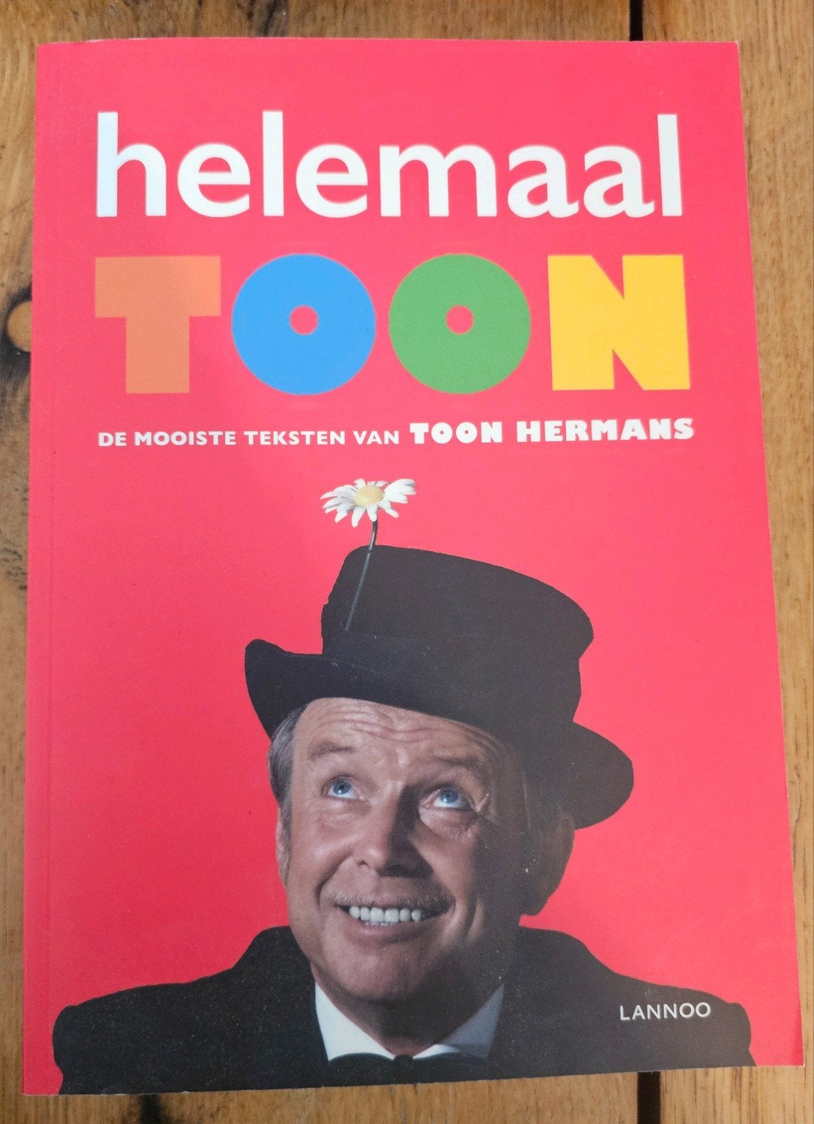 Helemaal Toon Toon Hermans mooiste teksten 2e druk 2019, Ophalen of Verzenden, Gelezen, Cabaret