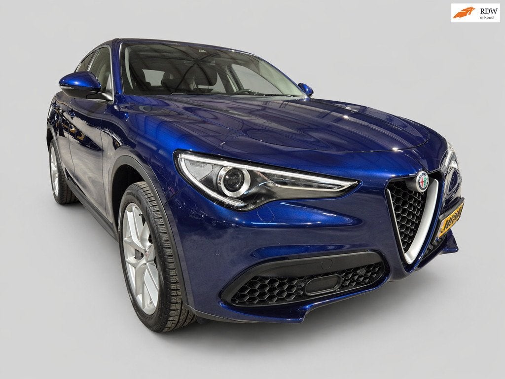 Alfa Romeo Stelvio 2.0 T AWD B-Tech - Stoel en Stuurverw - M, Auto's, Alfa Romeo, 4 cilinders, Blauw, Leder en Stof, Automatische klimaatregeling