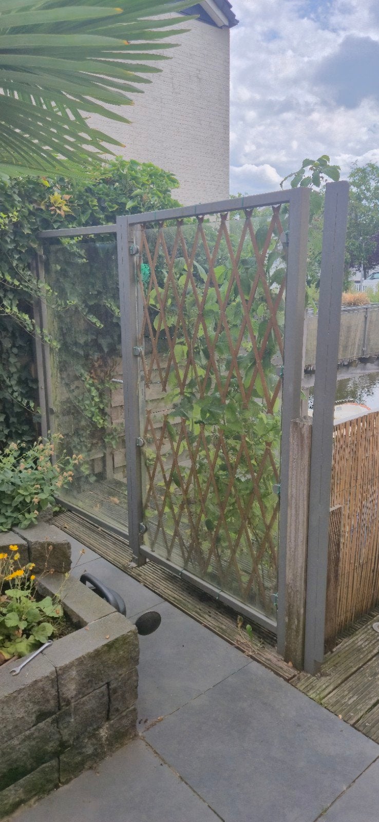GRATIS! Stalen tuinafscheiding met glas en glazen deuren., Tuin en Terras, Schuttingen, Ophalen, 3 tot 6 meter, IJzer, 1 tot 2 meter