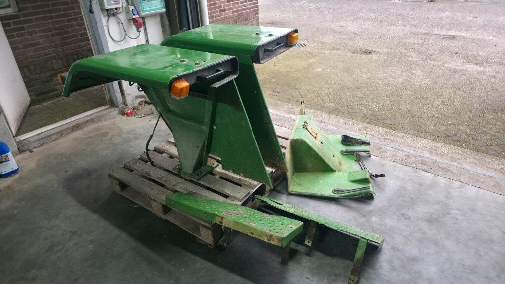 2140 2850 cabine delen spatborden brandstoftank  trekhaak, Ophalen
