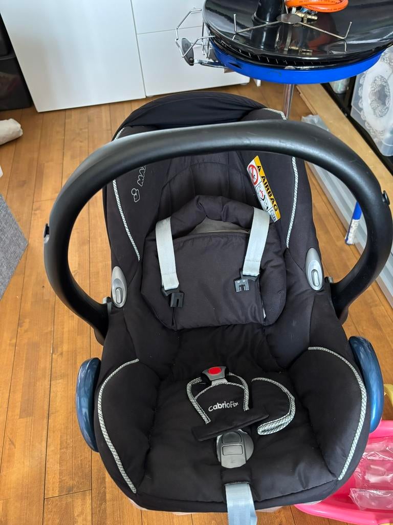 Maxi cosi canrio fix met isofix en adapters, Ophalen of Verzenden, Zo goed als nieuw, Isofix, 0 t/m 13 kg