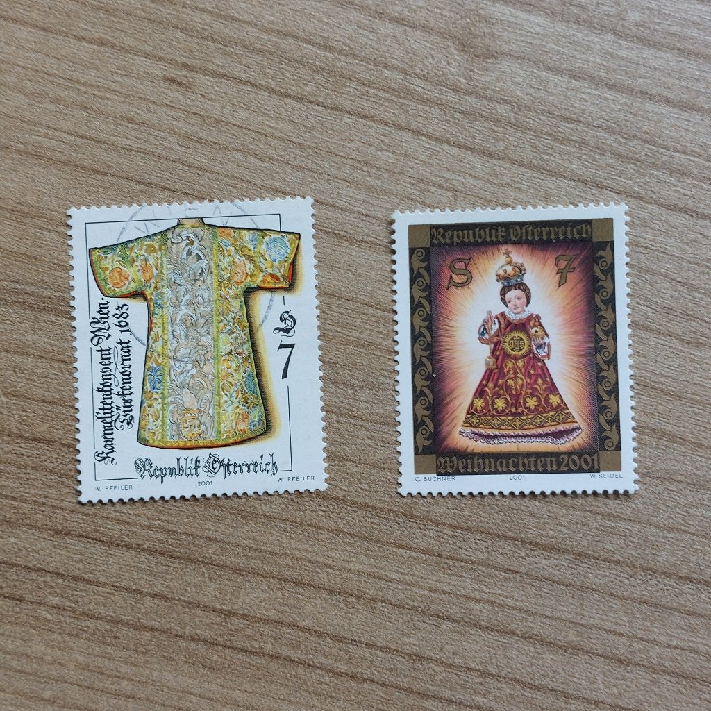 Oostenrijk Jaar 2001 Priesterkleed en Kerst, Ophalen of Verzenden, Gestempeld