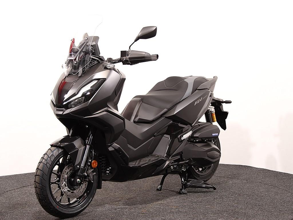 Honda ADV350 A, Bedrijf, Scooter