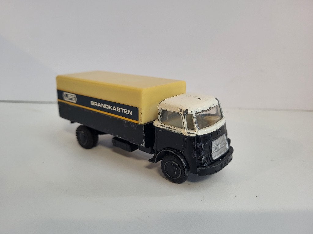 Lion Car DAF A 1300 Lips 1ste type stalen meubelen/brandkast, Verzenden, Gebruikt, Bus of Vrachtwagen, Lion Toys