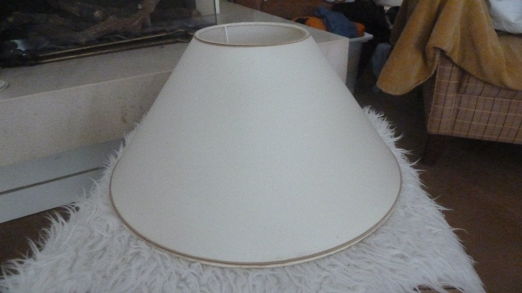 beige lampenkap, Huis en Inrichting, Lampen | Lampenkappen, Tafellamp, Rond, Ophalen of Verzenden, Zo goed als nieuw
