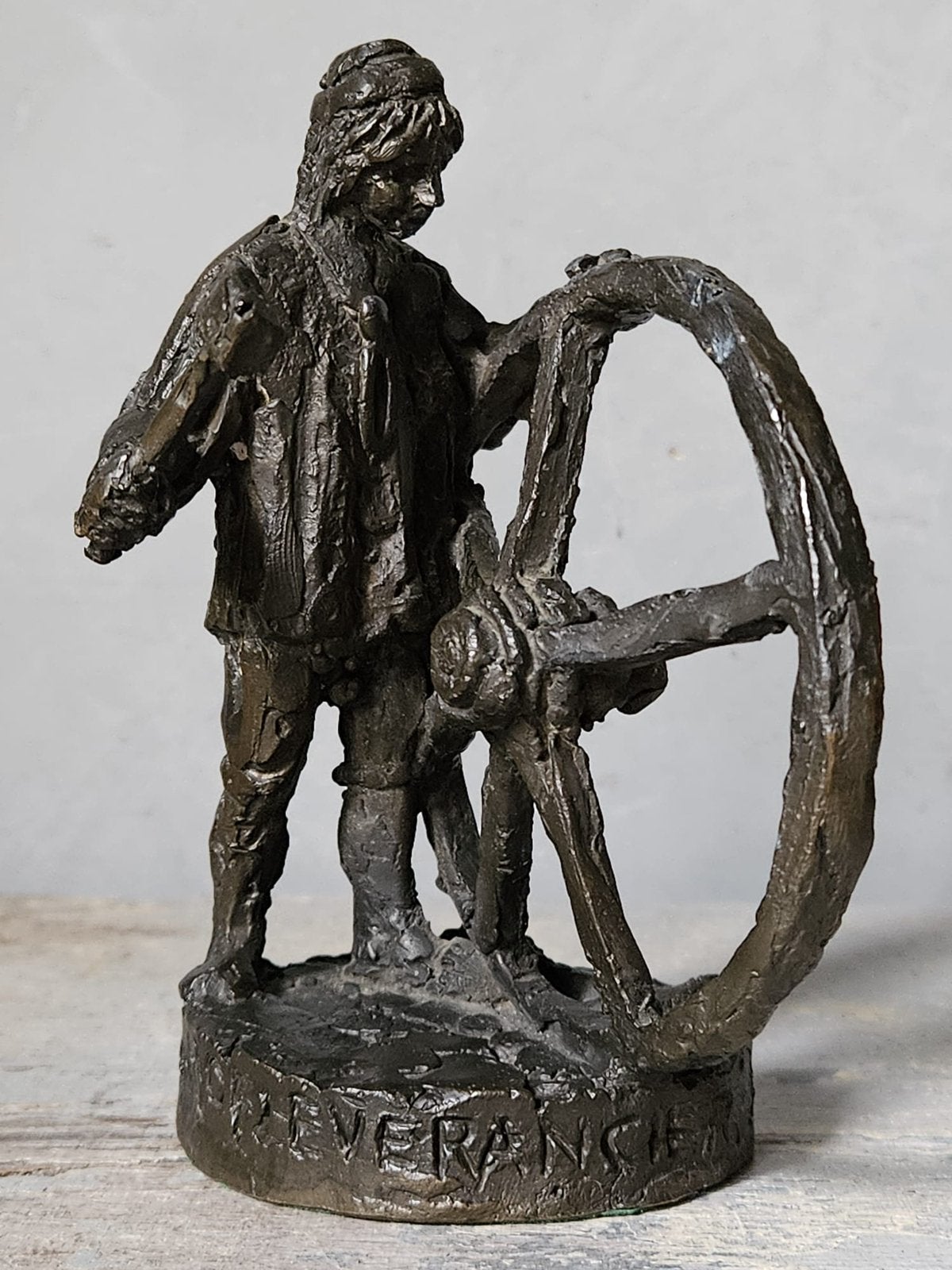 Bronzen beeld smid met wagenwiel, Ophalen of Verzenden, Brons