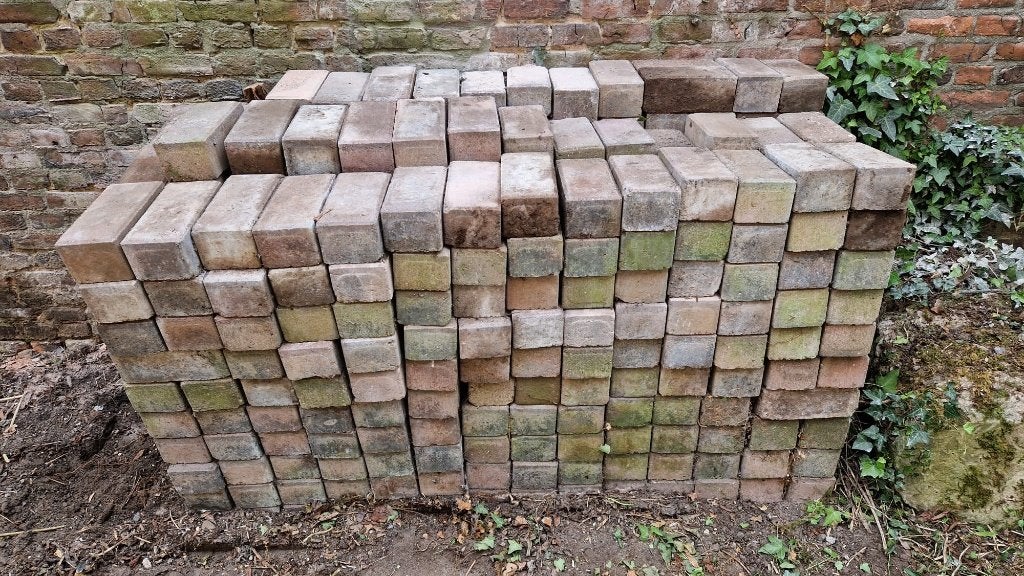 gratis stenen voor terras of oprit, Ophalen, Zo goed als nieuw, Beton, Klinkers