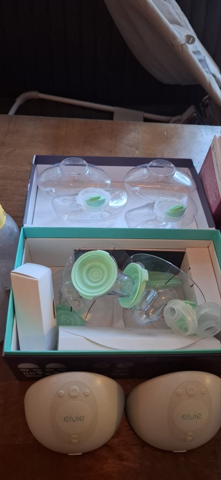 Elvie kolfset met moedermelkzakjes en flesjes, Ophalen, Gebruikt