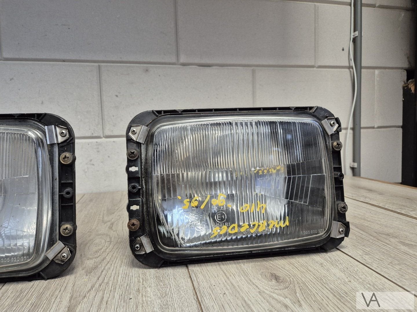 Mercedes busje T1 koplamp links 1305620273 €50 per stuk, Auto-onderdelen, Verlichting, Gebruikt, -, Ophalen of Verzenden, -
