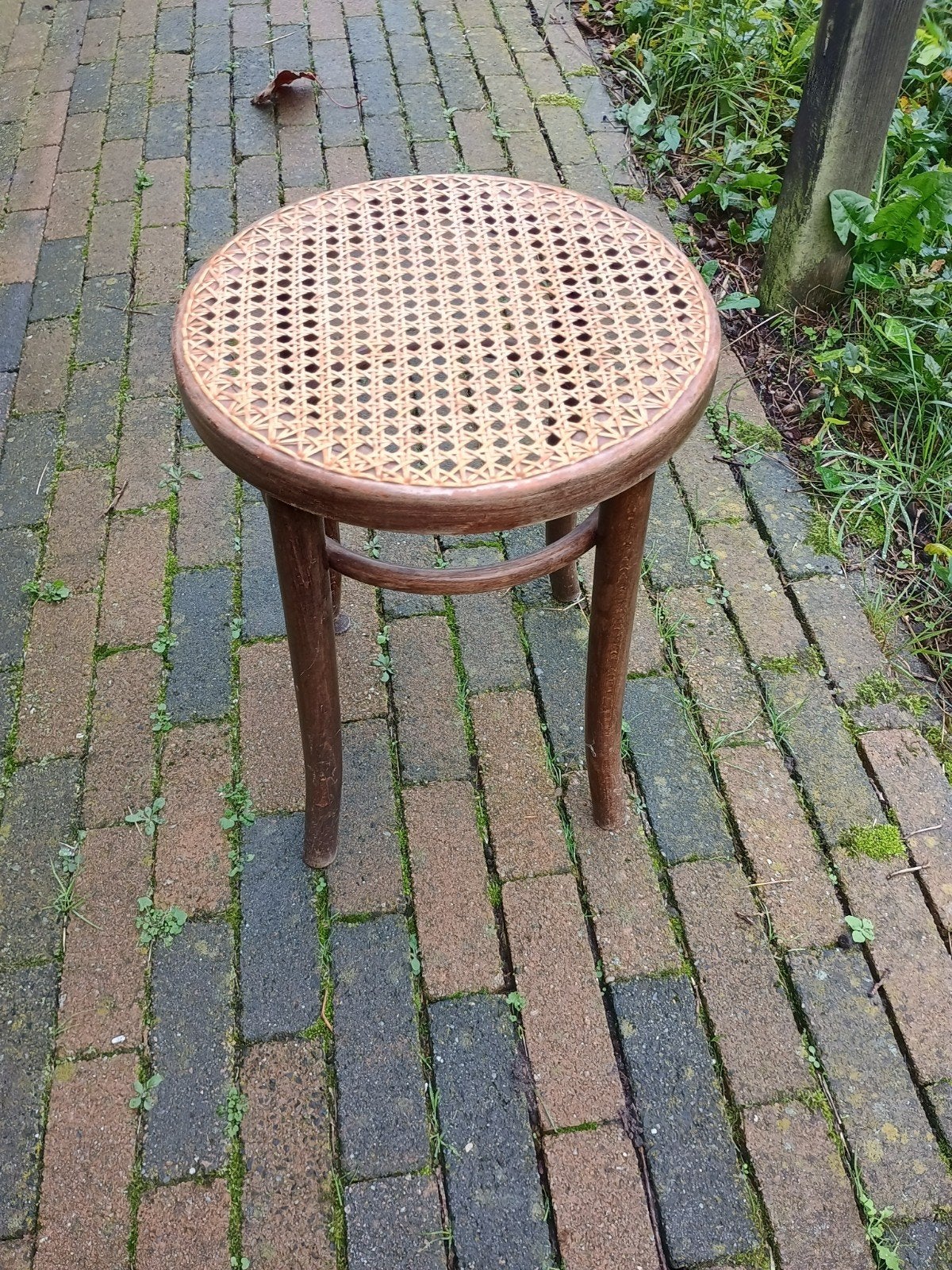 Thonet krukje met webbing zitting, Ophalen, Gebruikt, Hout