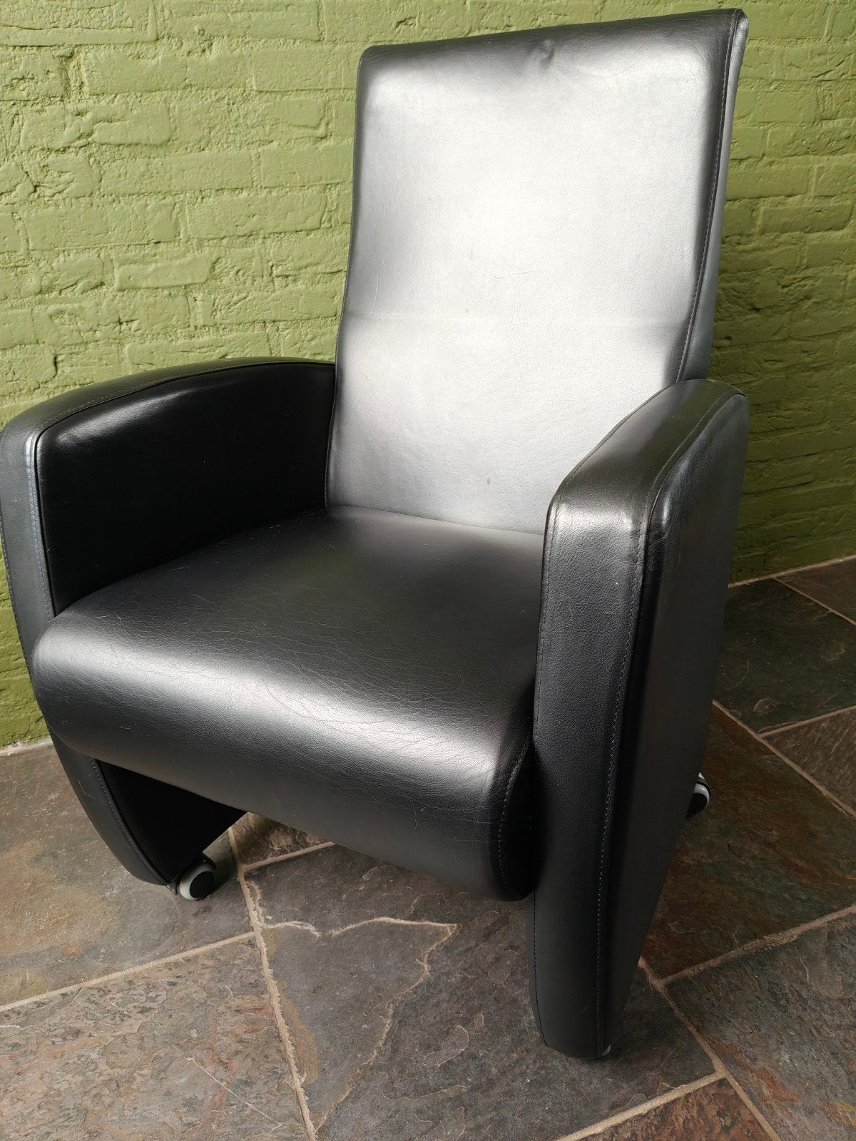 Zwart leren eetkamerstoel op wielen - set van 6, Ophalen, Gebruikt, Minder dan 75 cm, 50 tot 75 cm