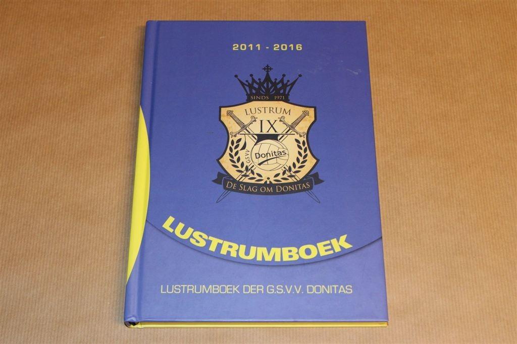 G.S.V.V. Donitas — Lustrumboek & Gluurgids 2011-2016, Ophalen of Verzenden, Zo goed als nieuw
