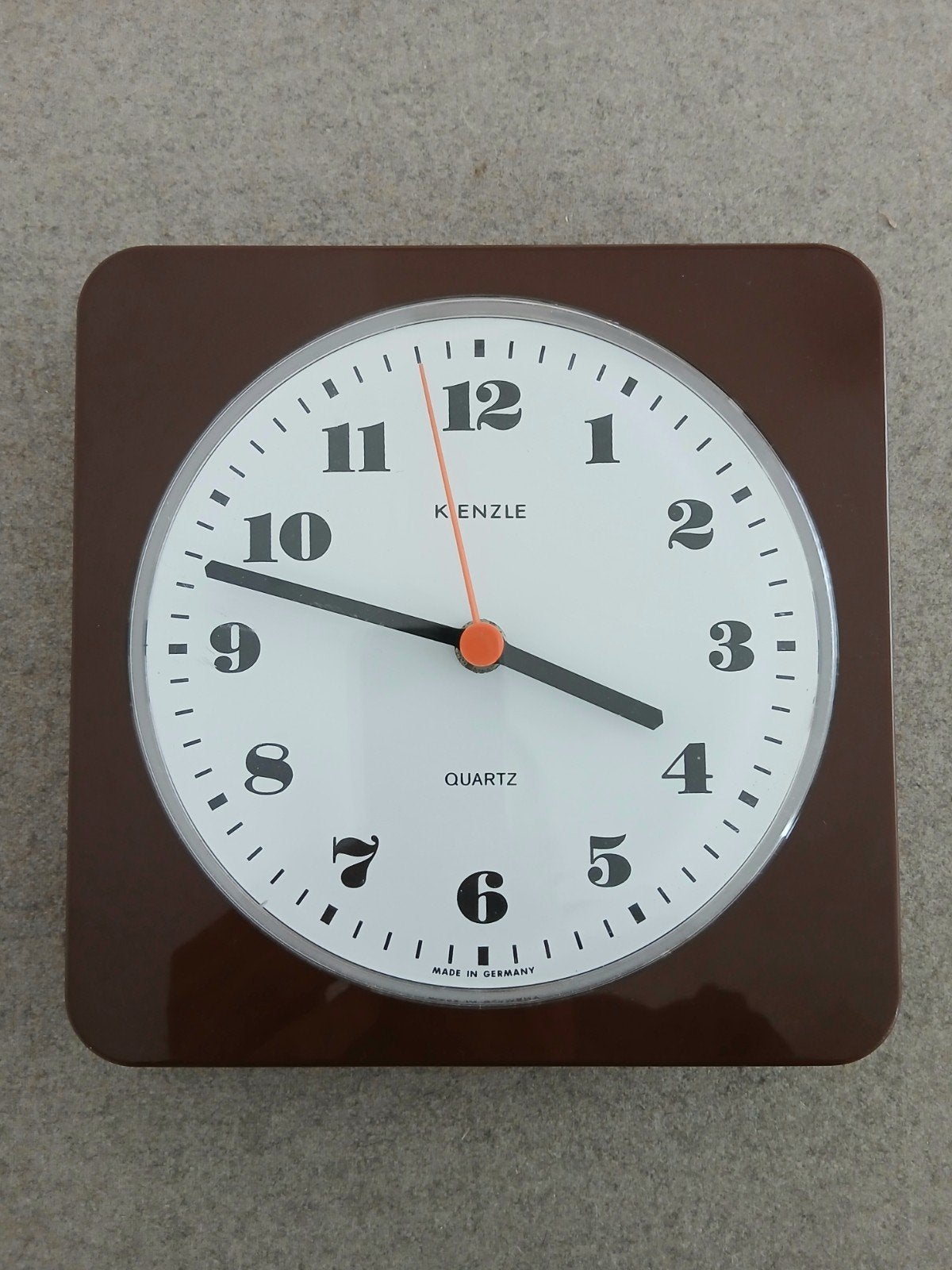 vintage Kienzle jaren 70 wandklok in kunststof, Antiek en Kunst, Ophalen of Verzenden