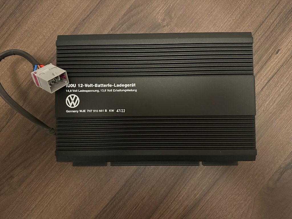 VW T5 T6 California acculader 7H7915681B 7LA915681B Nieuw, Verzenden, Nieuw, Volkswagen