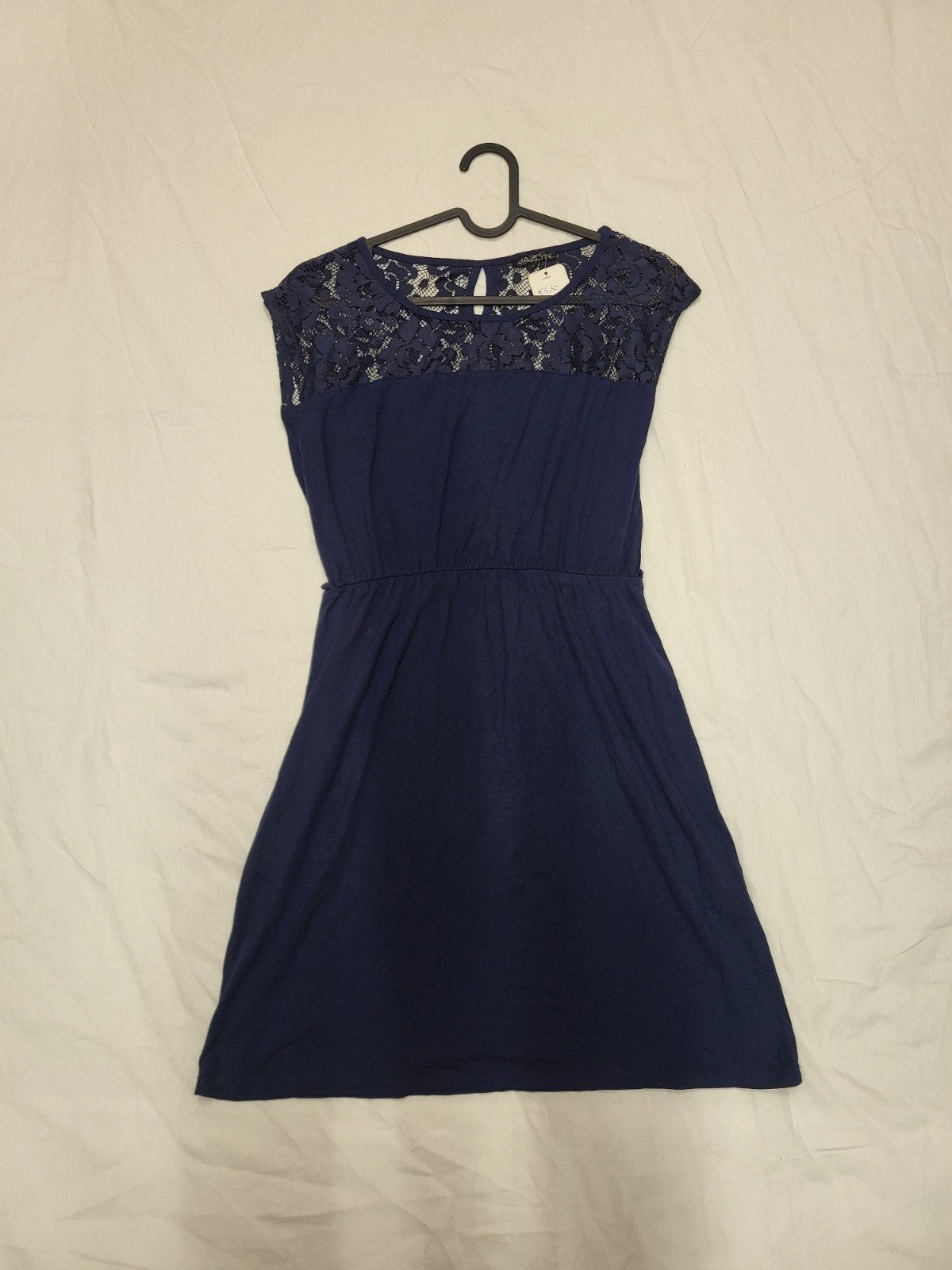 Jazlyn Donkerblauwe Jurk met Kanten Details Maat S, Kleding | Dames, Jurken, Zo goed als nieuw, Maat 38/40 (M), Blauw, Boven de knie