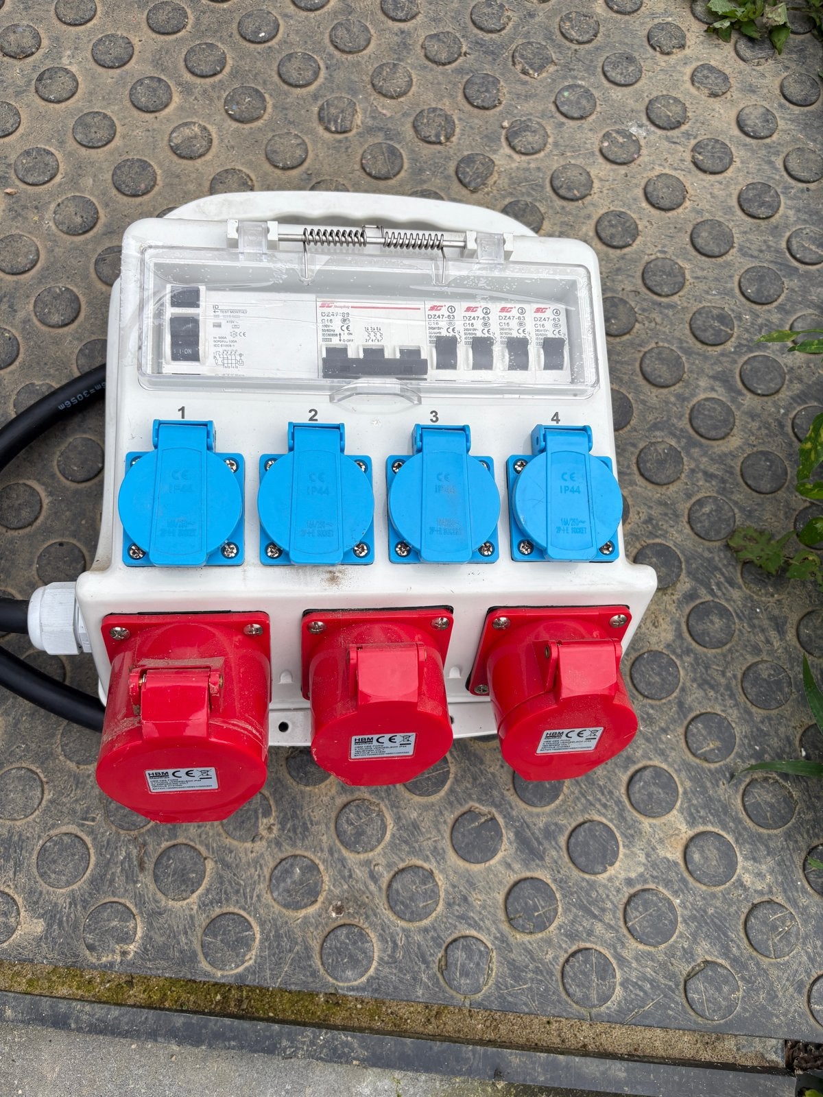 HBM CEE Form Verdeelblok 3x400V 4x230V IP44, Ophalen of Verzenden, Gebruikt, Overige merken, Stekkerdoos