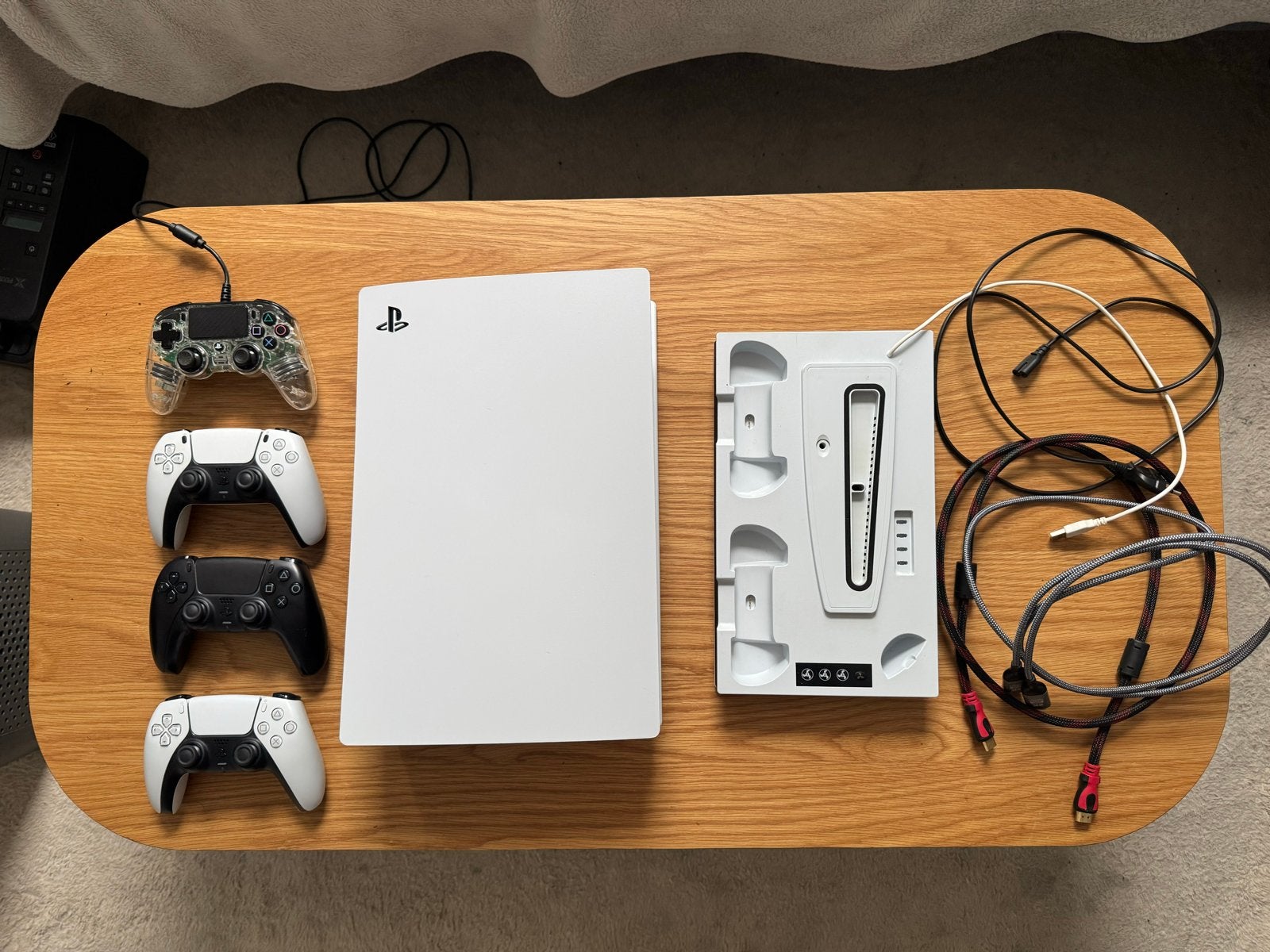 PlayStation 5 Disc 825GB + 4 controllers en cooling station, 3 spelers of meer, Ophalen, Zo goed als nieuw, Eén computer