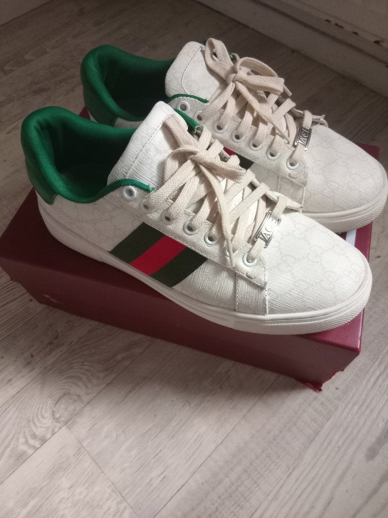 Gucci sneakers mt 42, Overige kleuren, Overige typen, Ophalen of Verzenden, Zo goed als nieuw