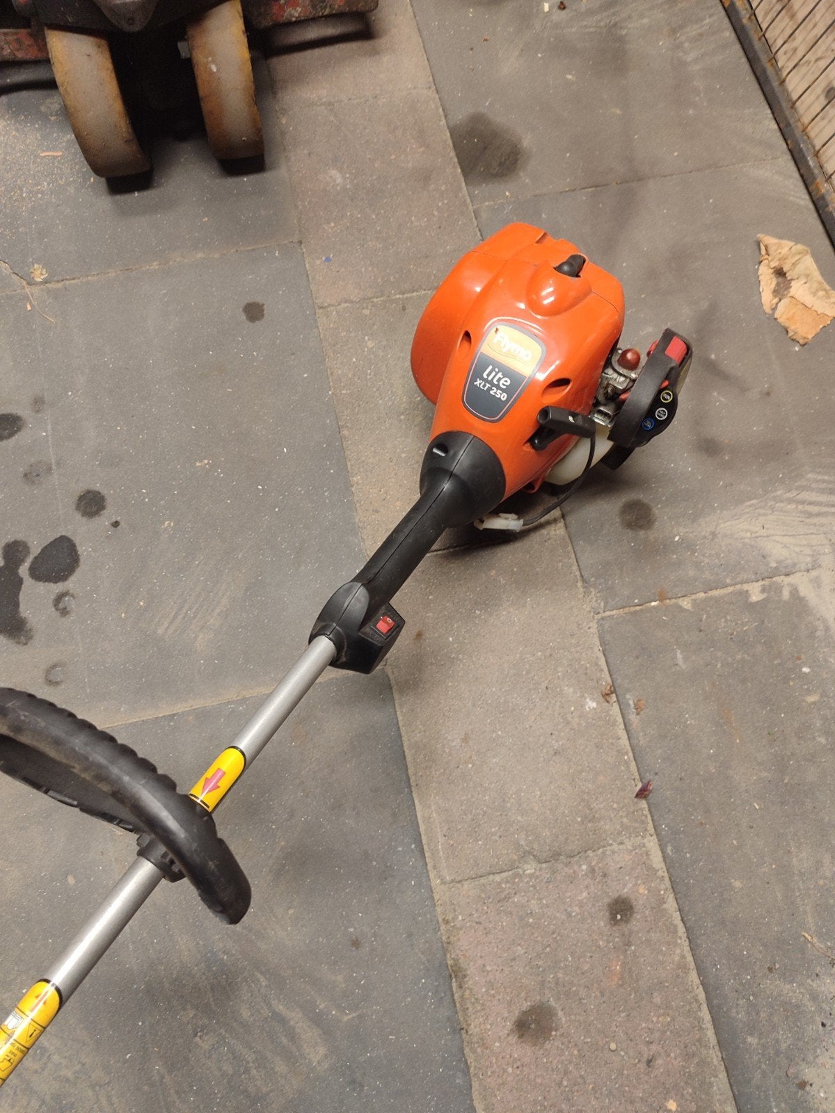 Flymo benzine trimmer, Ophalen, Benzine, Gebruikt, Flymo