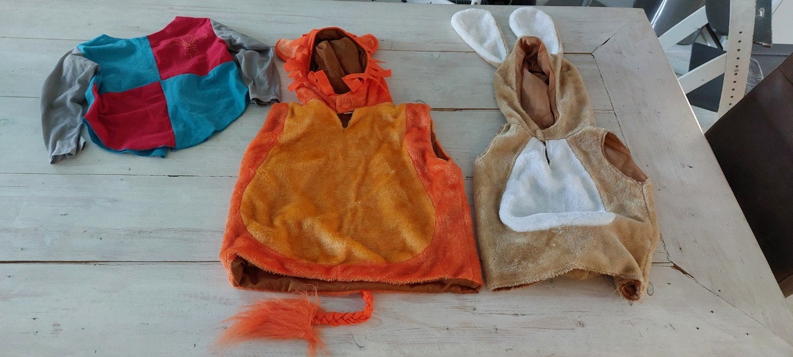 Verkleedkleren maat 110 116 konijn paashaas leeuw ridder €10, Ophalen of Verzenden, Gebruikt, Jongen of Meisje